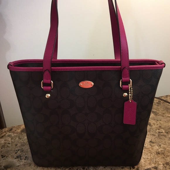 ❌SOLD❌NWT COACH Signature Zip Top Tote - Picture 8 of 8